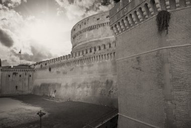 Castel santangelo, sonbahar günbatımı, güzel yan görünümü - Roma