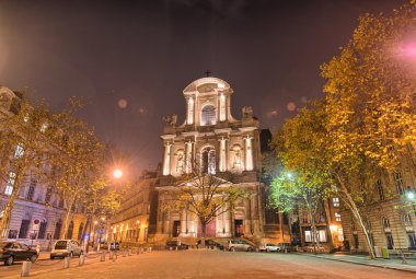 Paris. Mimarlık ve şehir gece hayatı