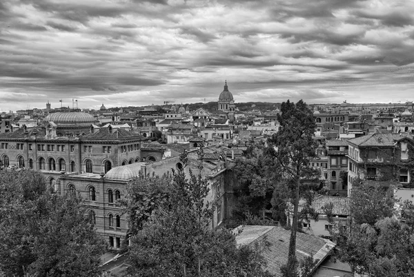 Vue panoramique de Rome depuis la Promenade Pincio, Place Saint-Pierre — Photo