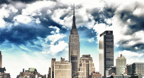 Wonderful view of Manhattan Skyscrapers with beautiful sky color — Stock Photo, Image