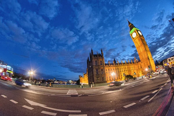 런던, 영국입니다. 웨스트민스터 궁전과 빅 벤의 멋진 불빛을 — 스톡 사진