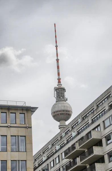 Berlín. pohled na krásné širokoúhlými alexanderplatz — Stock fotografie