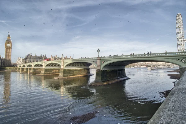 Londen. mooie brede hoekmening van huizen van het Parlement, de big ben — Stockfoto