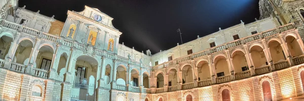 Schöne antike architektur von apulien, italien — Stockfoto