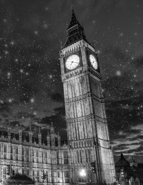 Big ben ve ev Parlamentosu westminster Köprüsü'nden alacakaranlıkta