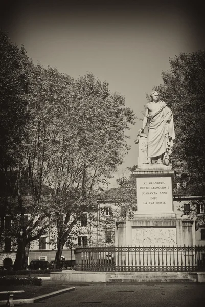 Piazza santa caterina, pisa, Włochy — Zdjęcie stockowe