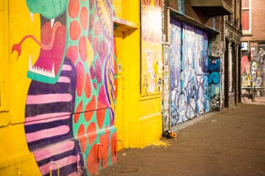 Güzel Amsterdam tipik caddeler ve binalar
