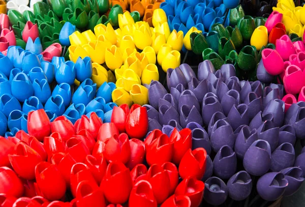 Bunte Tulpen auf dem Blumenmarkt von Amsterdam — Stockfoto