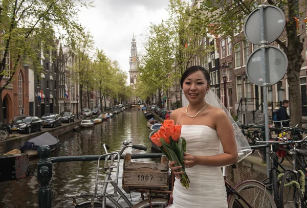 Amsterdam, apr 30: gelin damat için şehir kanal, Nisan bekler