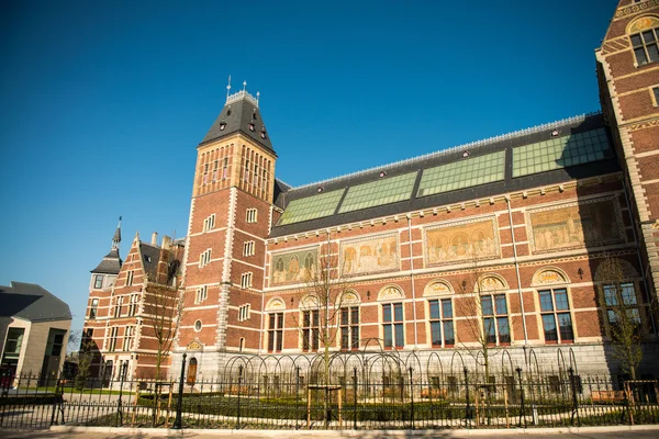 Amsterdam. Bella architettura esterna della stazione centrale — Foto Stock