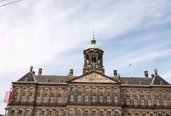 Амстердам, Нидерланды. Красивая типичная архитектура города — стоковое фото