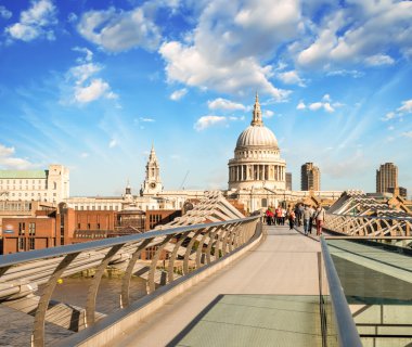 St paul Katedrali görünümü Millenium Bridge, Londra