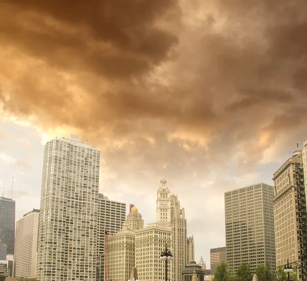 Chicago, Illinois. Belle vue sur les bâtiments avec sk coloré — Photo