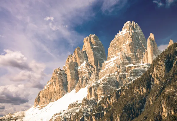 Dolomites, 이탈리아 다채로운 알프스 산맥의 멋진 보기 — 스톡 사진