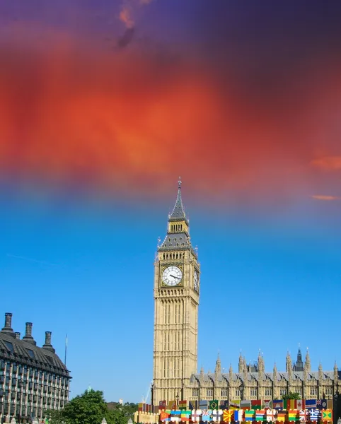 London. großer Ben Tower und Westmünsterpalast — Stockfoto