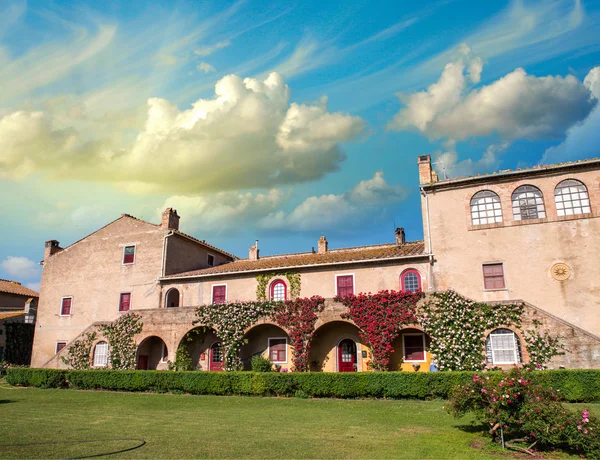 Krásná středověká architektura bolgheri - Toskánsko — Stock fotografie