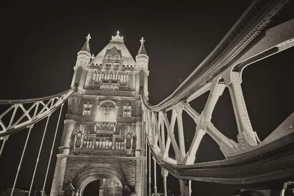 Londýn. tower bridge při západu slunce — Stock fotografie