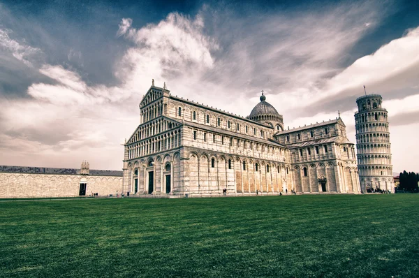 Fasáda katedrály v zázrak náměstí, pisa — Stock fotografie