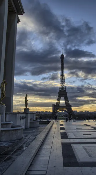 Téli sunrise Párizsban, az Eiffel-toronyra a Trocadero — Stock Fotó