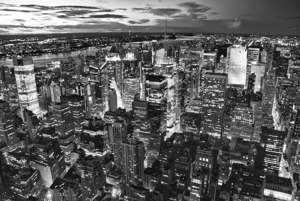 New York City Skyline bei Nacht — Stockfoto