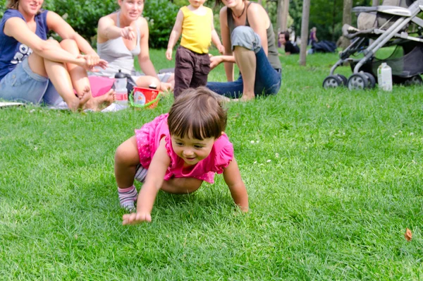 Watching a Baby Crawling in the Park — Stock Photo, Image