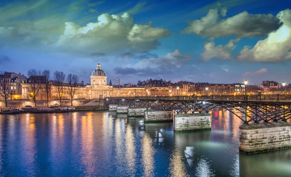 Beautiful sunset colors of Paris and Seine river — Stock Photo, Image