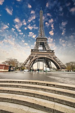 Paris. Eyfel Kulesi ile merdiven se görünümünü muhteşem mercek