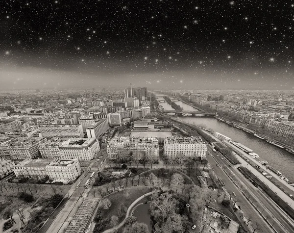 Wonderful aerial view of Paris at night from the top of Eiffel T — Stock Photo, Image