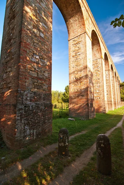 イタリア、ルッカの古代の水路 — ストック写真