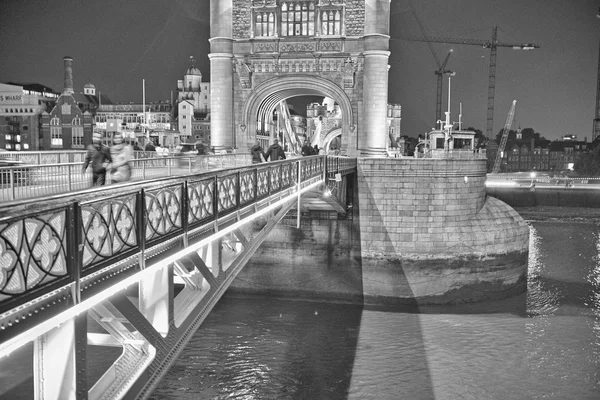 Londres. Le Tower Bridge au coucher du soleil — Photo