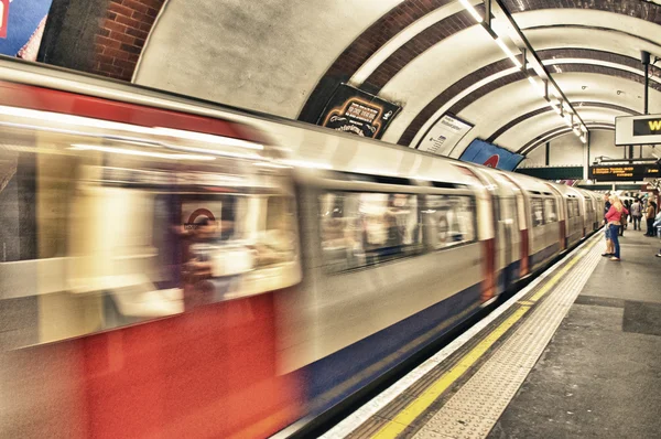 Londen - 28 Sep: London Underground treinstation op 2 September — Stockfoto