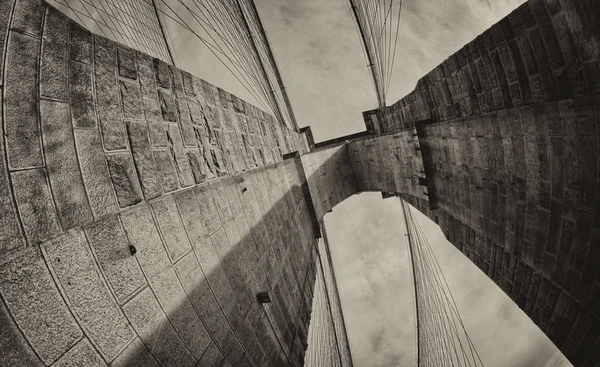 De Brooklyn Bridge bij zonsondergang, New York City — Stockfoto