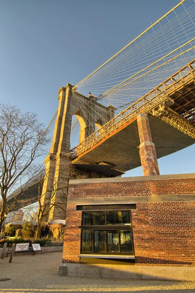 The Brooklyn Bridge at sunset, New York City — Stock Photo, Image