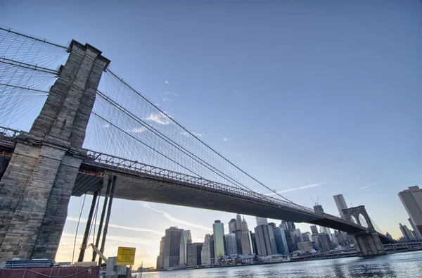 New York City - Ponte di Brooklyn al tramonto — Foto Stock