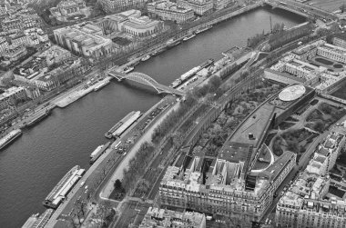 Paris. Kışın şehir siluetinin muhteşem havadan görünümü