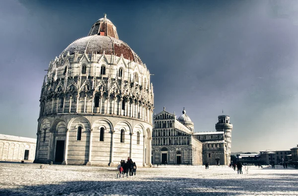 Sníh v piazza dei miracoli, pisa — Stock fotografie