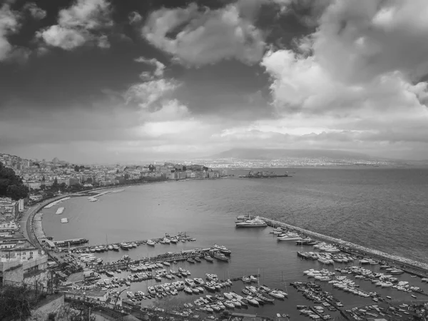 Wezuwiusz - cudowny widok z miasta, morza i dramat — Zdjęcie stockowe