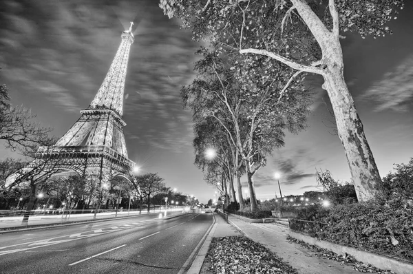 PARIS - DEC 1: Iluminação da Torre Eiffel 1 de dezembro de 2012 em Par — Fotografia de Stock