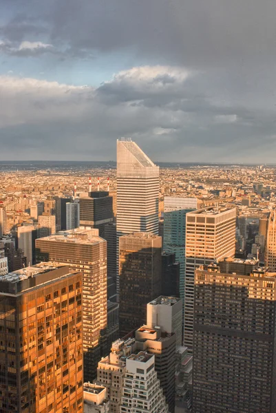 Manhattan. Vue aérienne de la skyline de New York avec skysc urbain — Photo