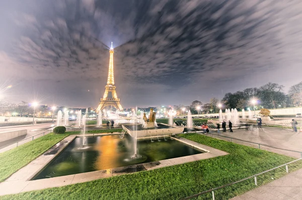 PARIS - DEC 1: Iluminação da Torre Eiffel 1 de dezembro de 2012 em Par — Fotografia de Stock