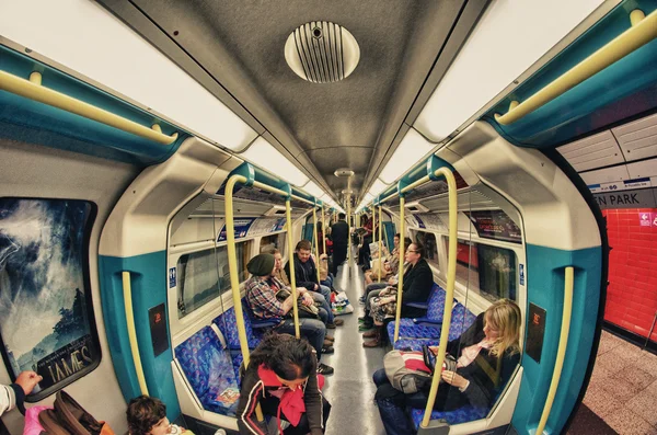 LONDON - SEP 29: View of Underground station, September 29, 2012 — Stock Photo, Image