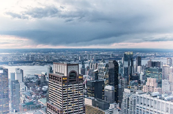 Manhattan. Pemandangan udara di langit kota New York dengan pemandangan kota yang indah. — Stok Foto