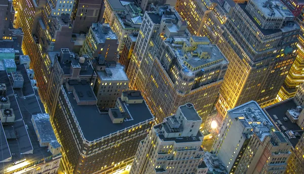 Maravilloso horizonte de Nueva York con rascacielos urbanos por la noche —  Fotos de Stock