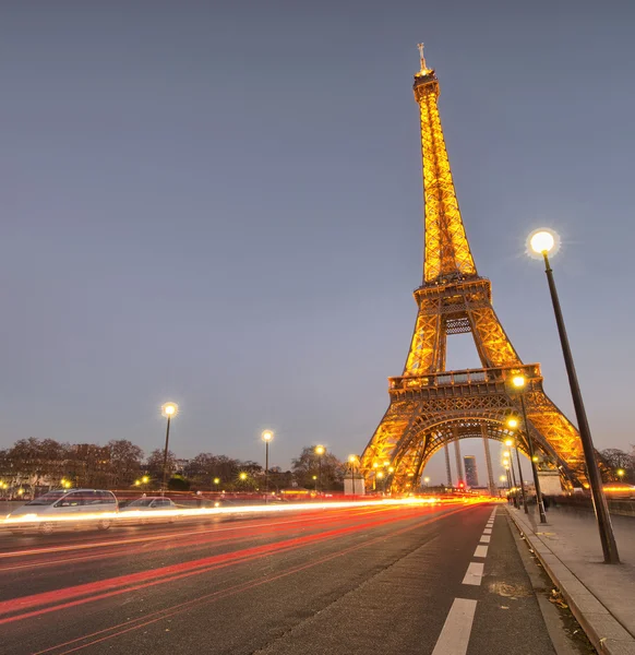 Splendida vista sulla Torre Eiffel al tramonto invernale, Parigi — Foto Stock