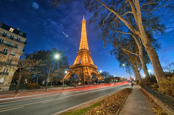 Fantastisk udsigt til Eiffeltårnet ved vintersolnedgang, Paris - Stock-foto
