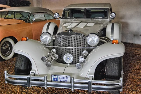 Sarasota, fl - jan 5: krásná stará auta uvnitř muzea, janu — Stock fotografie