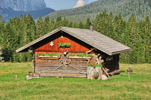 Dolomieten, zomerseizoen. prachtige landschap van Italiaanse Alpen — Stockfoto