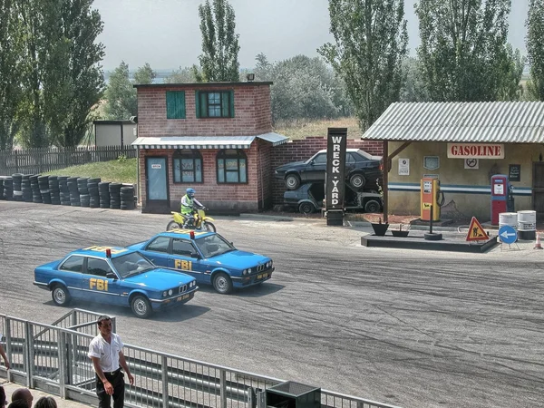 Verona, italien - apr 30: Polizeischule show in gardaland amusemen — Stockfoto