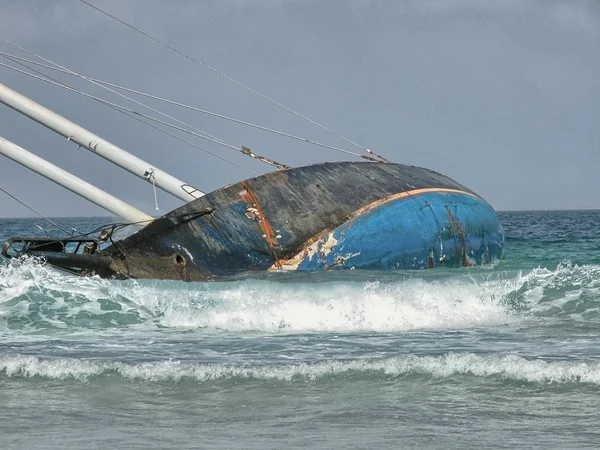 Ship wreck near the coast — Stock Photo, Image
