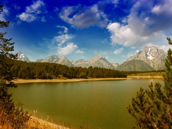 Wunderbare Landschaft von Grand Tetonsee und Bergen - wummernd — Stockfoto